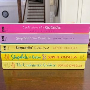 📚  THE SHOPAHOLIC series. Sophie Kinsella